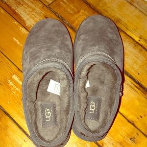 UGG SLIPPERS